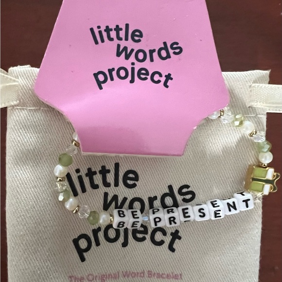 Little Words Project Holiday Be Present Beaded Bracelets Size S/M New On Card - Picture 2 of 4